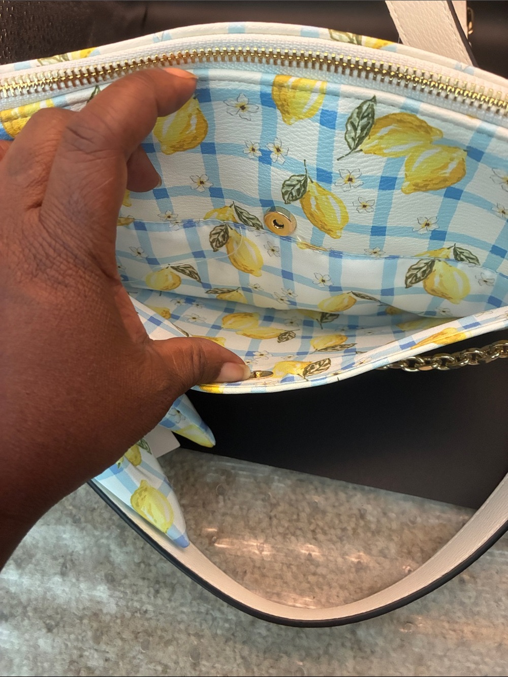 🎉🎉🎉BCBGeneration Light Blue and Yellow Lemon-Print Crossbody Bag - Picture 7 of 9